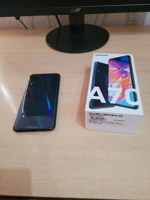 Продам смартфон телефон Samsung Galaxy A70