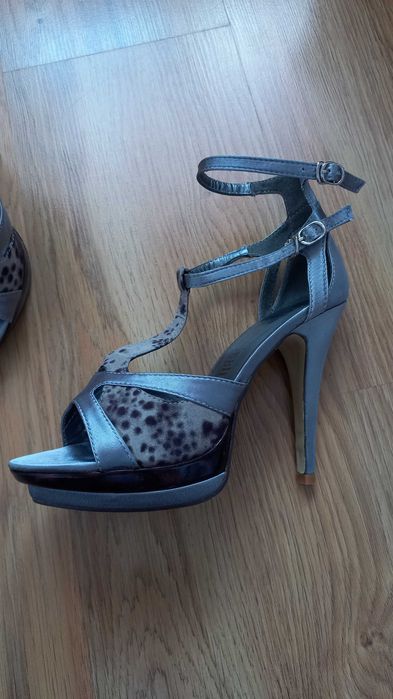 Дамски сандали с ток