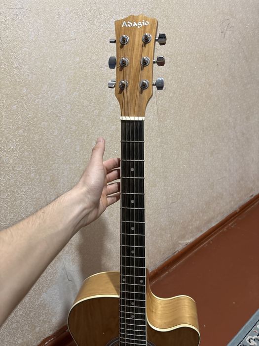Прадам гитару adagio
