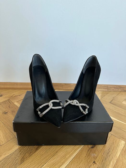 Елегантни черни обувки