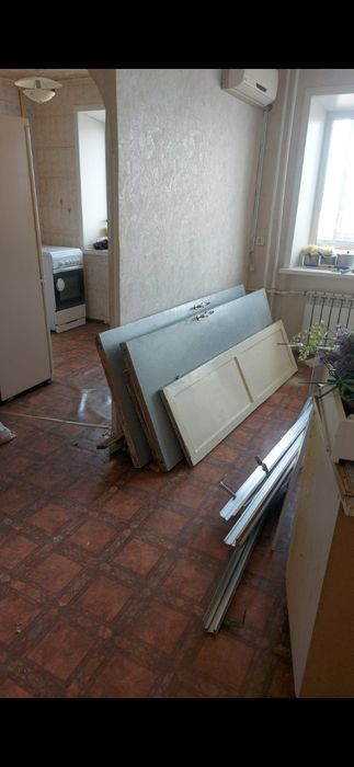 Отдам даром, самовывоз с 4 этажа.