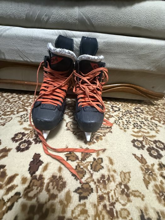 Хоккейные коньки ccm jetspeef ft680