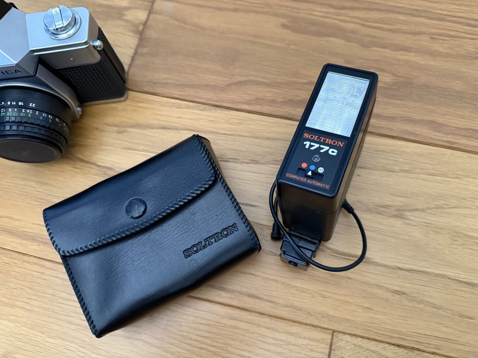 Ретро фотоапарат Praktica MTL3 със светкавица Soltron