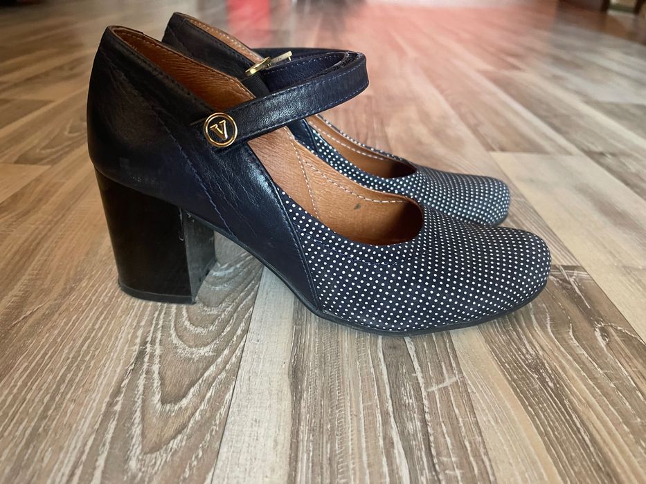 Продавам 3 чифта дамски обувки