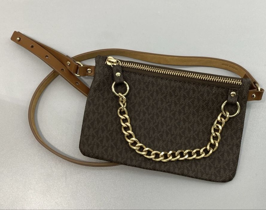 Нова Michael Kors чантичка за кръста