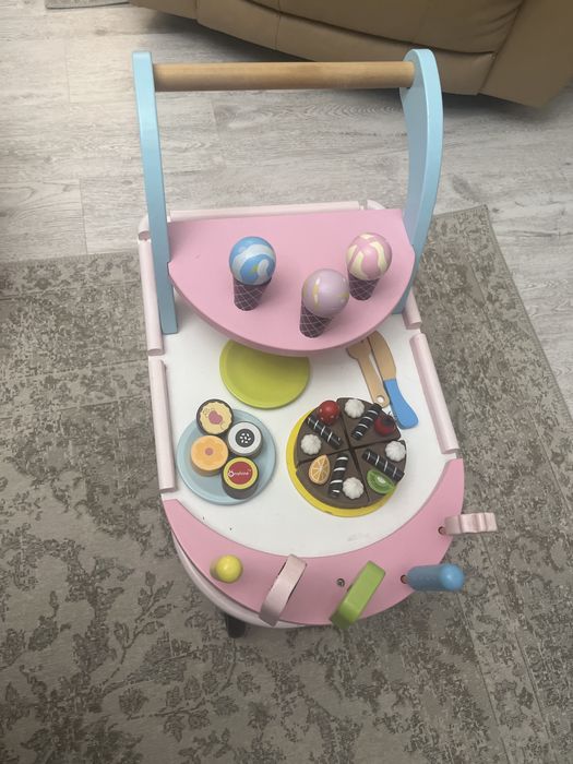 Caruciorul cu dulciuri pentru copii