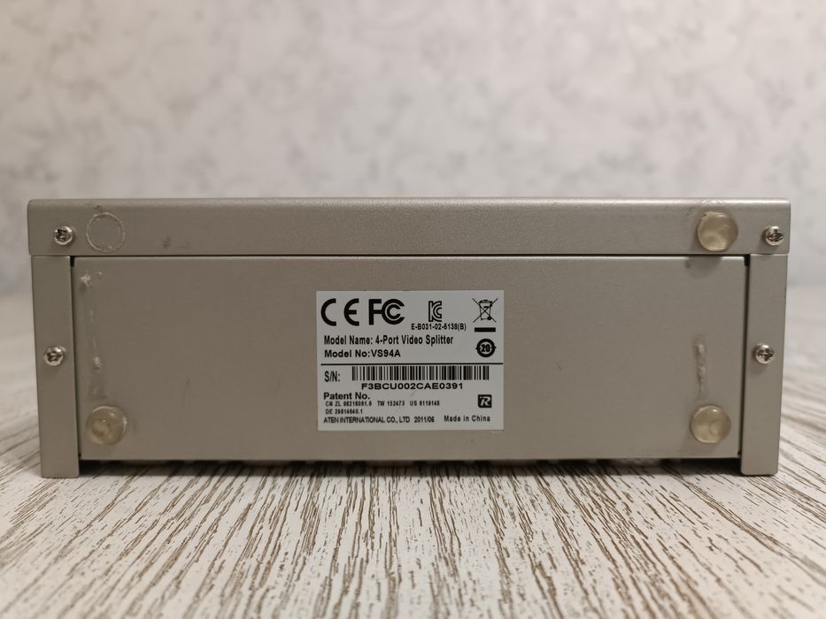 VGA splitter box. VGA разделительная коробка