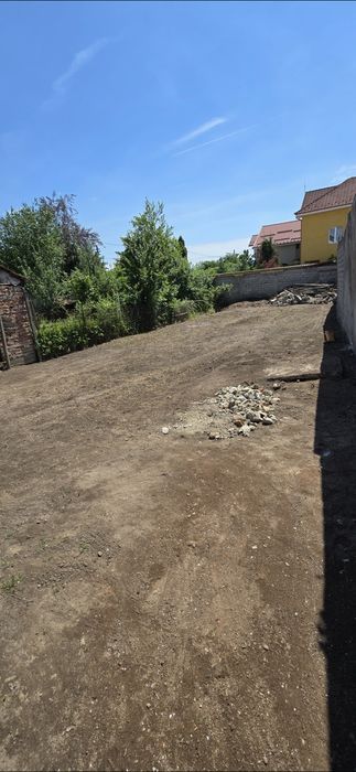 Teren cu casa bătrânească lângă bulevardul 1 mai
