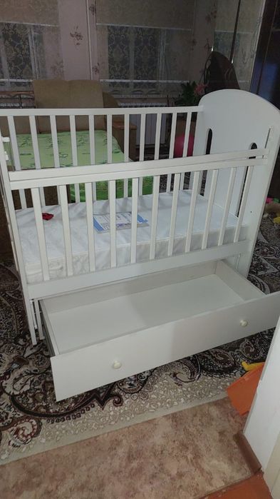 Детская кроватка с матрасом