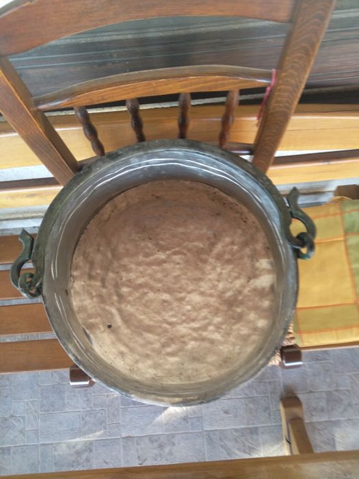 Продавам огромен Огромен антикварен бакьрен казан