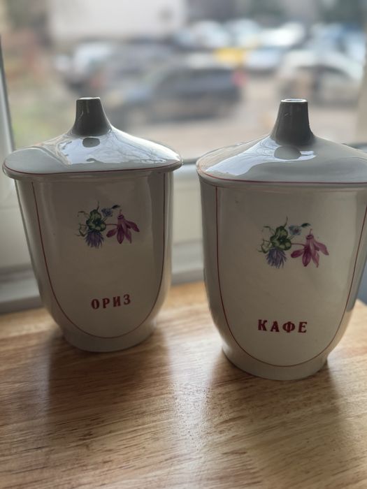 Порцеланови буркани за подправки