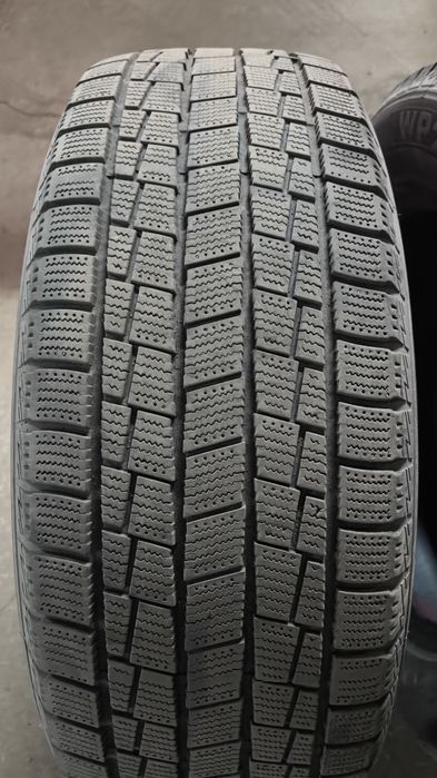 Три шины  235-60-R18  продам .