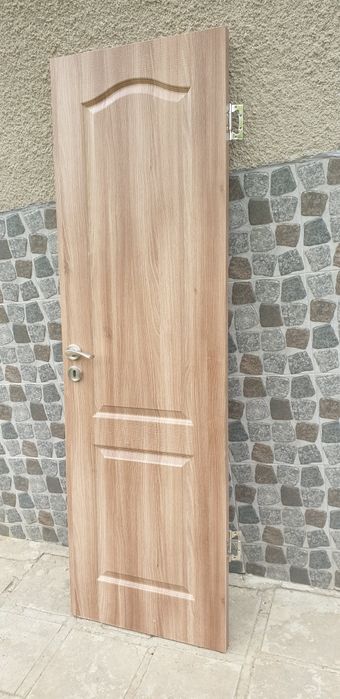 Продавам интериорна врата