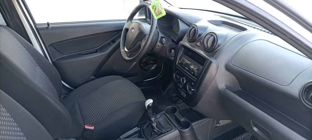 Лада Гранта 2018 , без вложений.