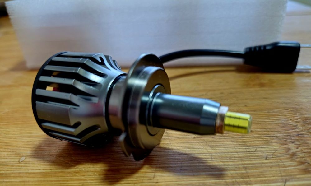 Becuri Auto LED Cree 360° H7