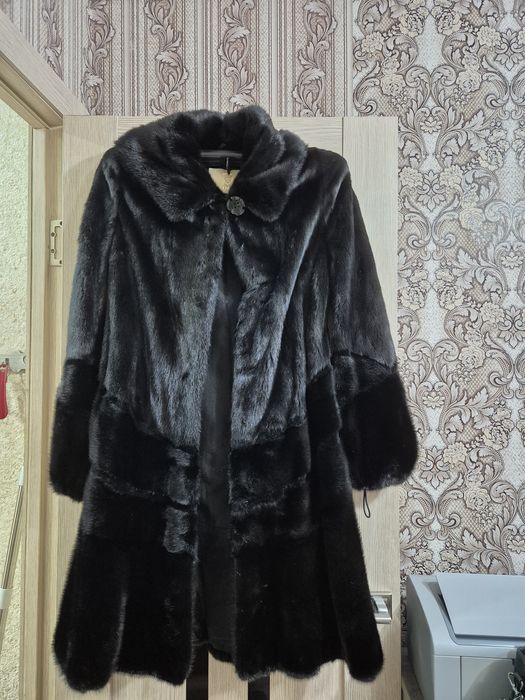 Продам шубу норковую с капюшоном