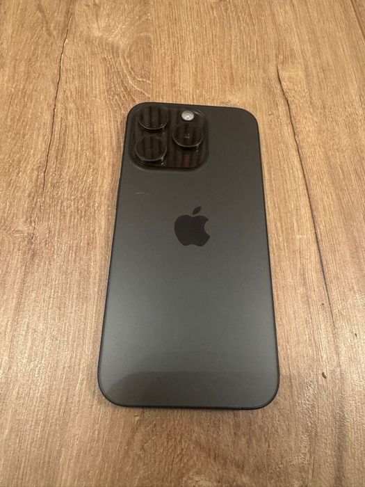 Iphone 15 Pro sanatate baterie 90%