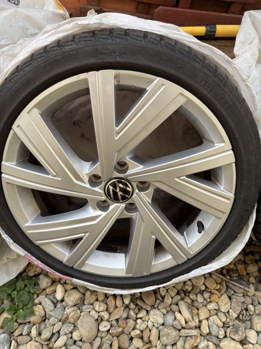 Jante originale VW Golf 8 model Bergamo