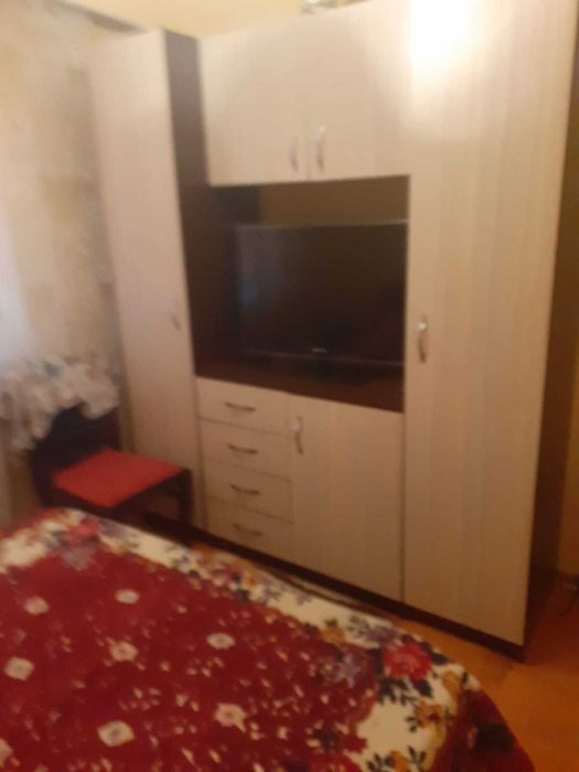 Inchiriez Apartament  3 Camere  Etaj 2  Disponibil Imediat