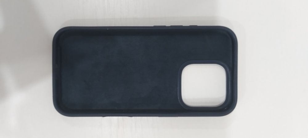 Чехлы на iPhone 16 Pro Silicone Case
