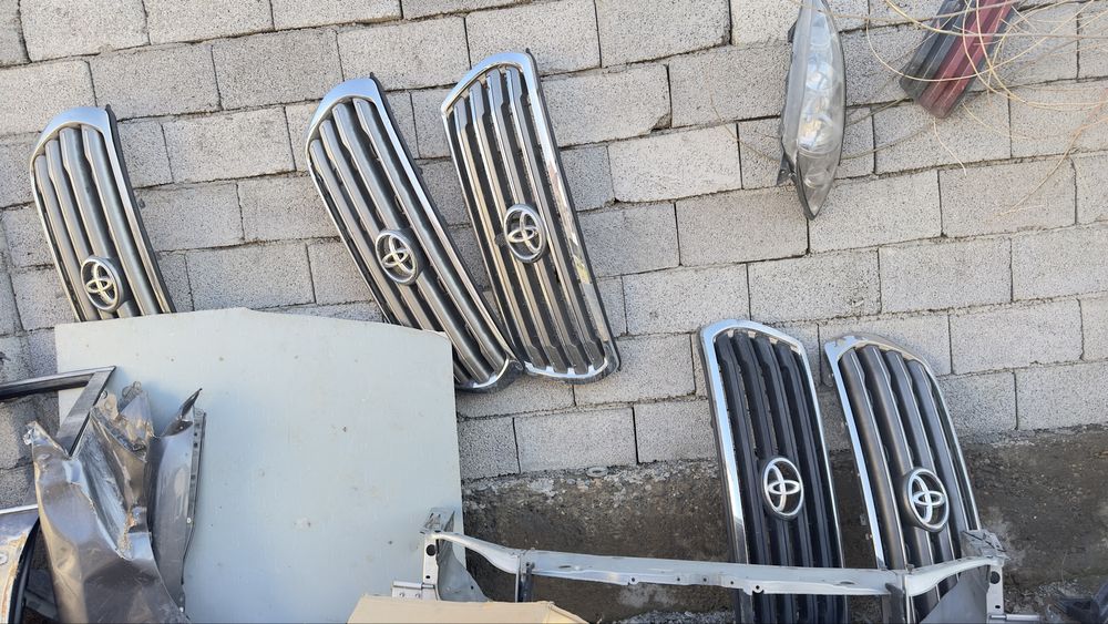 Продам решотку радиатора Крузака 200 оригинал