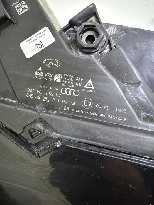 Десен фар Audi A8 D5 2018-2021 LED Xenon 4M0941006B оригинал 4M0907397AA
