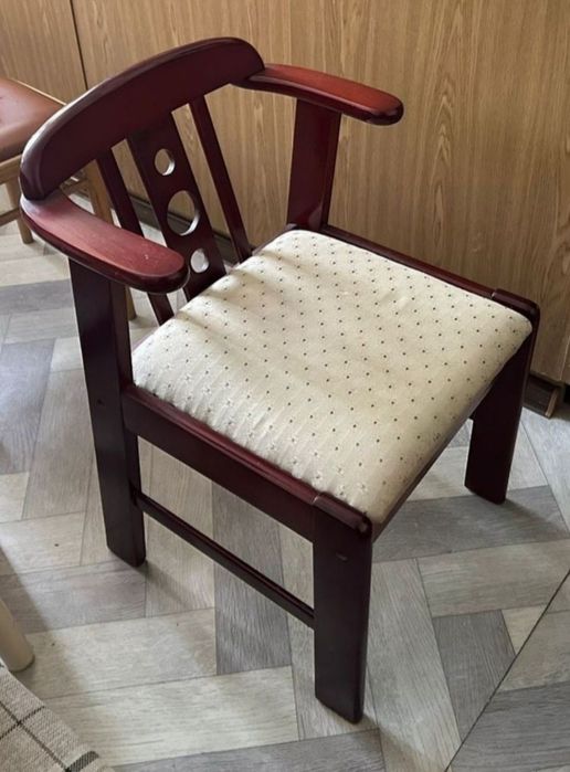 Продам стулья разные