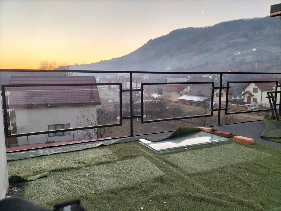 Balustrada cu sticla