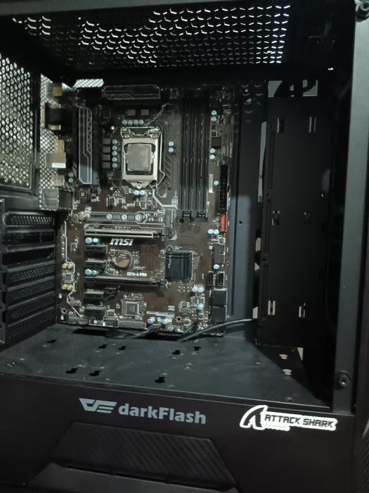 Vând carcasă      .