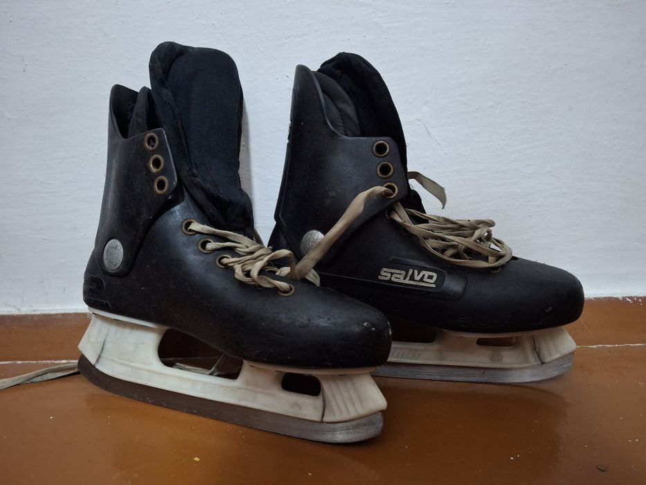 Продам коньки 44 размер