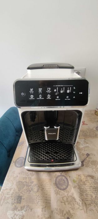 Espressor automat Philips EP3243/50, sistem de lapte LatteGo, 5 bauturi, 15 bar