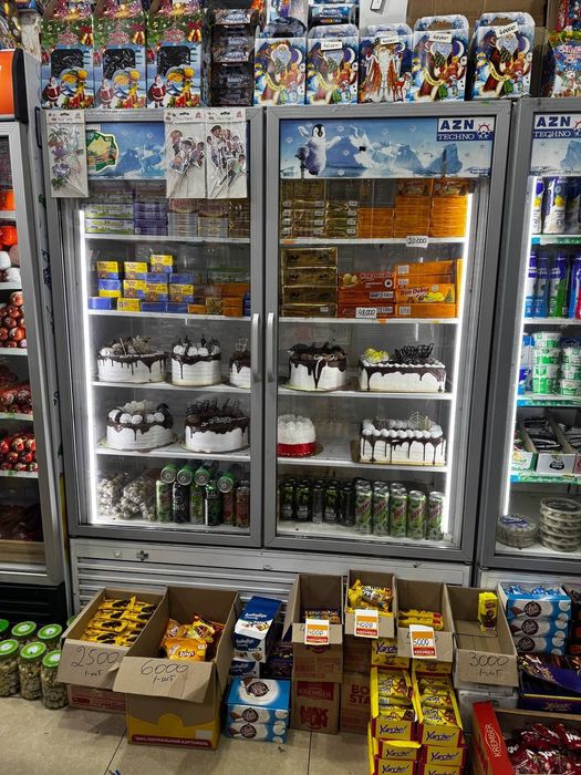 Xaladelnik vitrina katta