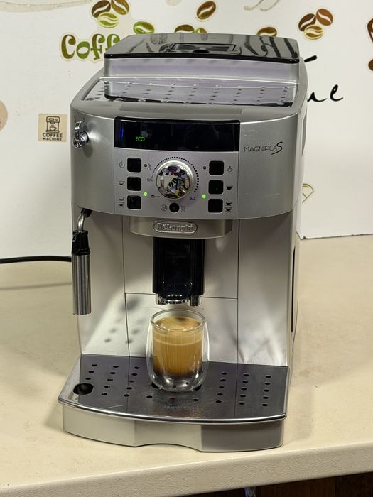 Кафемашина кафе автомат delonghi magnifica S с гаранция