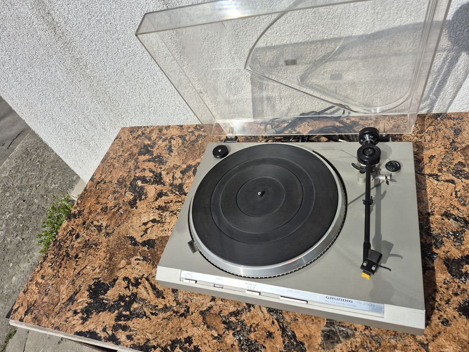 Vând pick-up marca  Grunding,model PS-2500 ,made in Germany - Functional 
- Sunet foarte bun

- Nu a fost probat din acest motiv il declar nefunctiona
