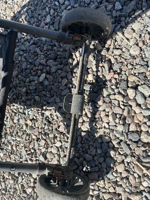 Коляска прогулочная в нормальном состояний