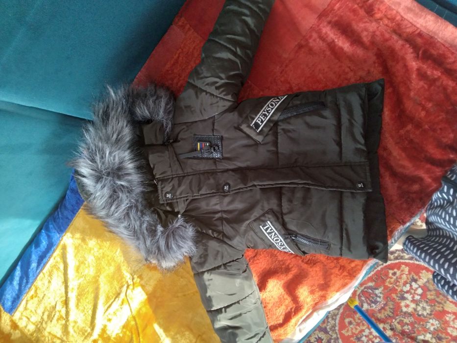 Продам детскую куртку