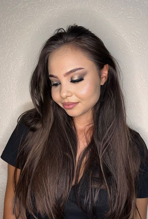 Ofer servicii de machiaj profesional în Rm.  Vâlcea