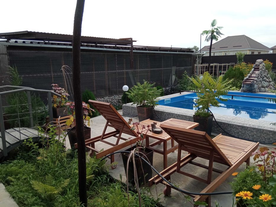 Дом в Ынтымаке с бассейном