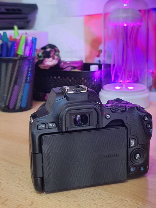 Aparat foto Canon EOS 250D