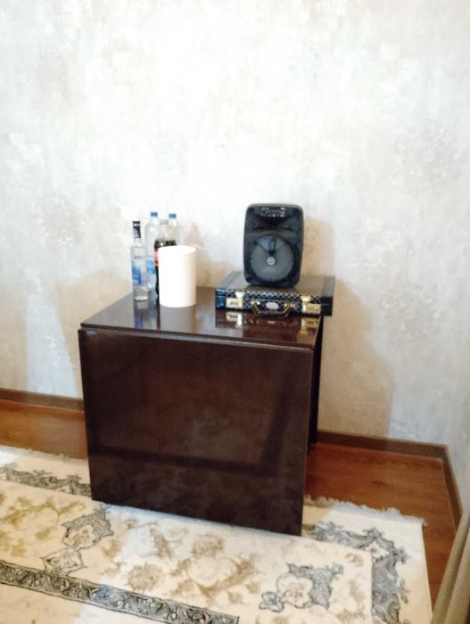 Стол мебель продаётся