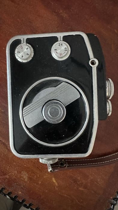 Продам кинокамеру Экран