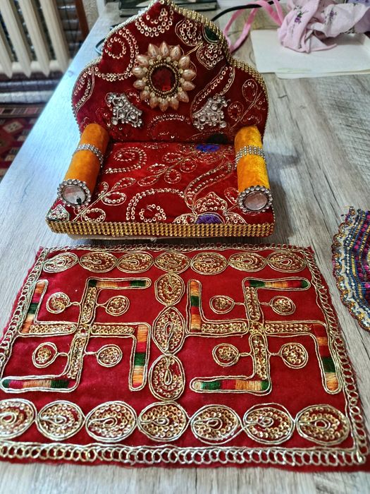 Игрушка диван - трон сувениры