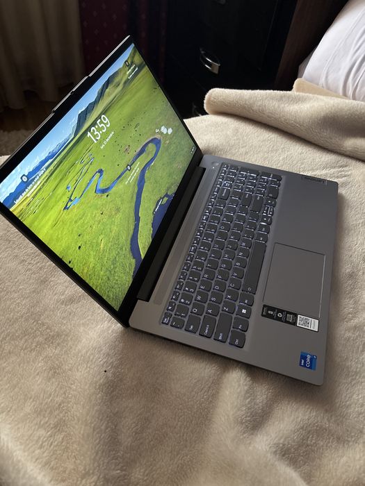 Lenovo IdeaPad Slim 3 aproape nou