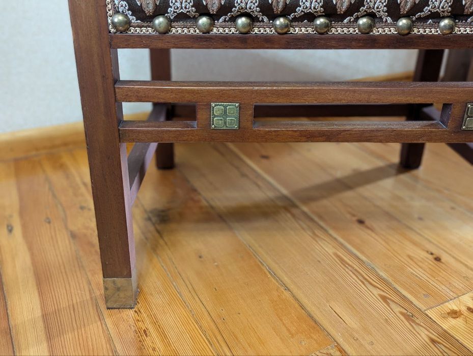 Продам старинное кресло