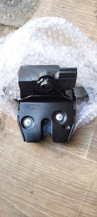 Замок на багажный дверь трекер 2