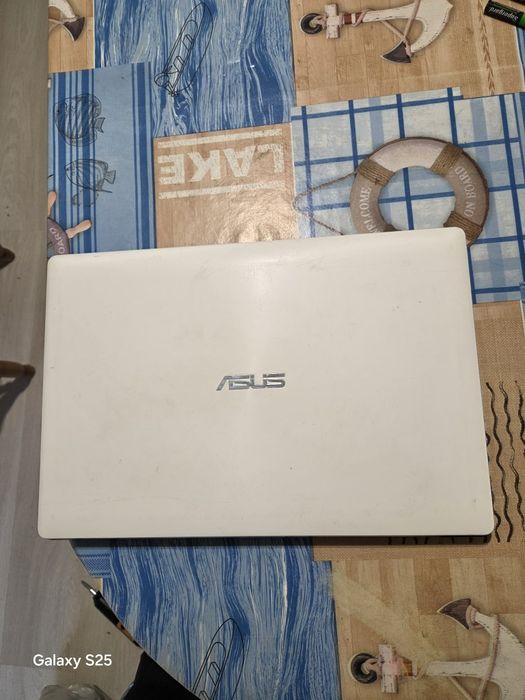 лаптоп asus r515m
