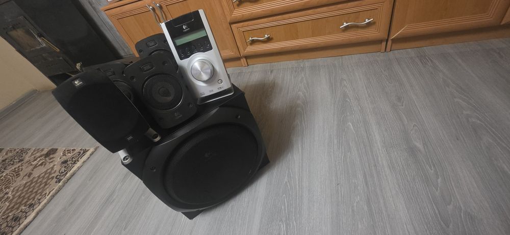 Vând sistem audio Logitech z5500 pert 800 lei negociabil