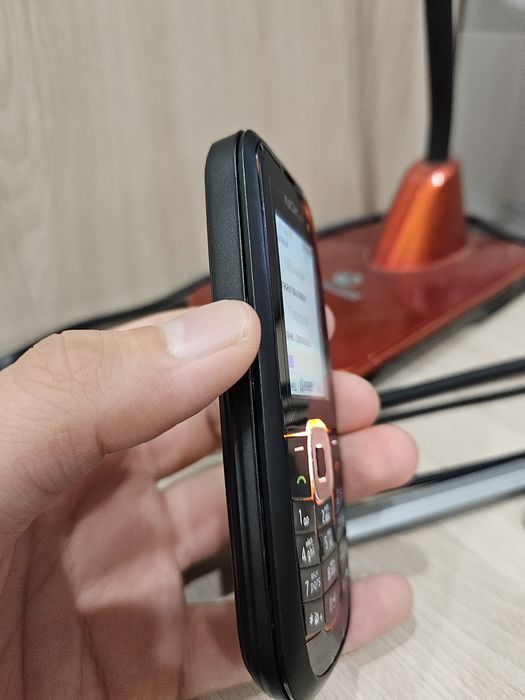 Nokia 2600 classic с зарядным устройством
