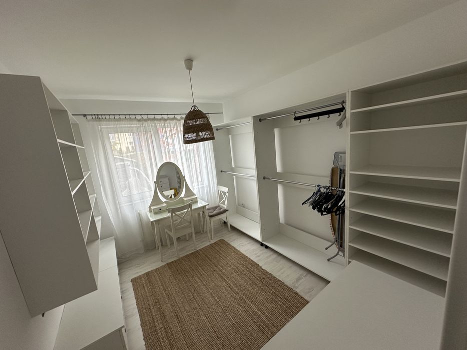 Apartament  cu 3 camere si gradina de 165mp , terasa exterioara  si  2 parcari  private cu cf disponibil imediat