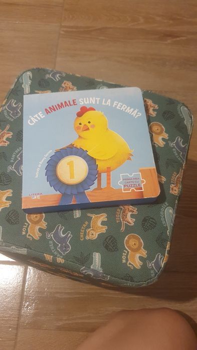 Carte bebelusi cartonata cu 5 puzzle-uri integrate